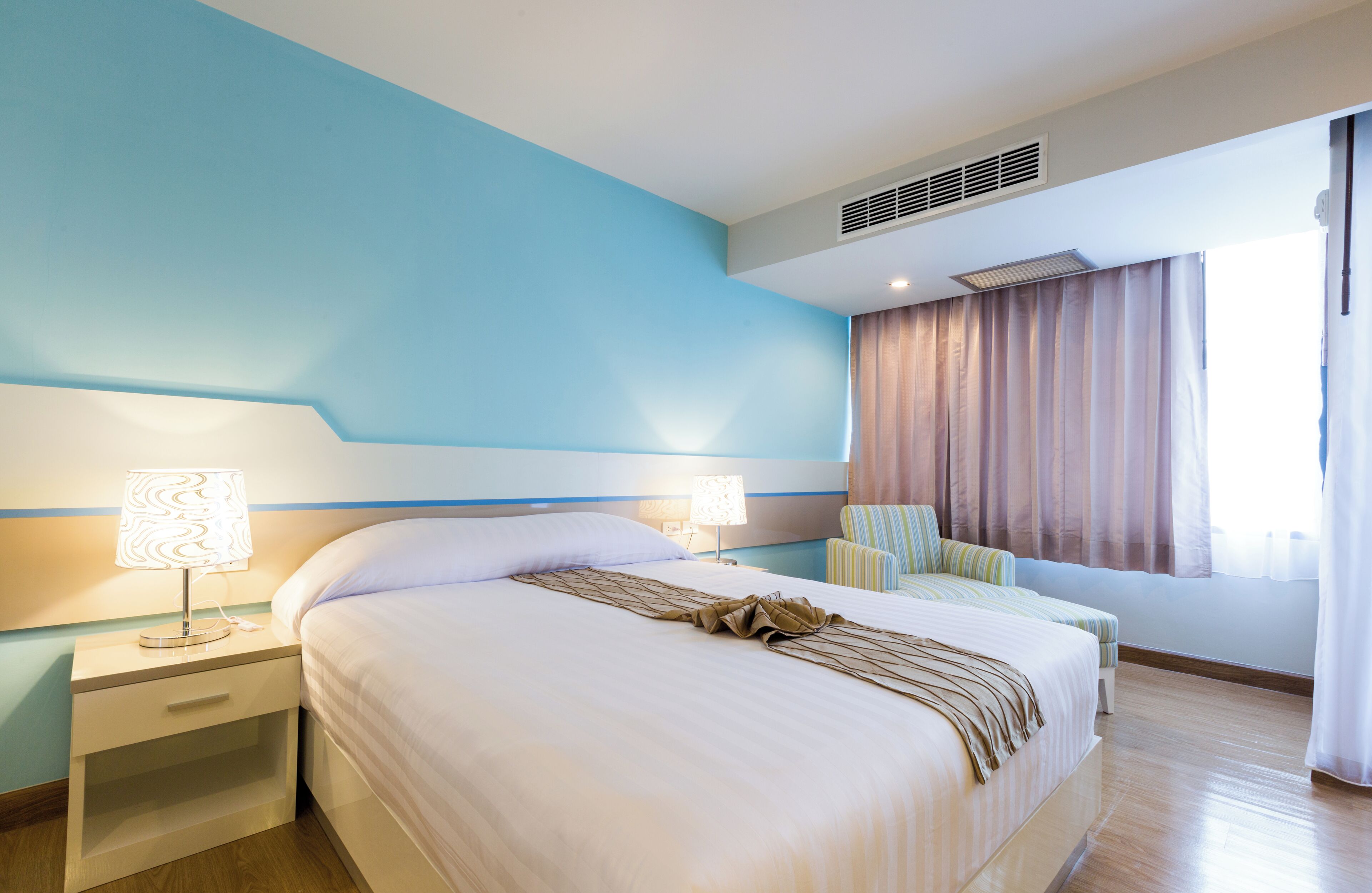 Studio | In-room safe, desk, blackout curtains, free WiFi