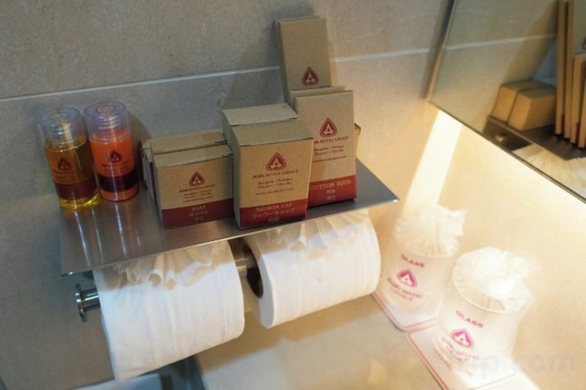 Bathroom amenities