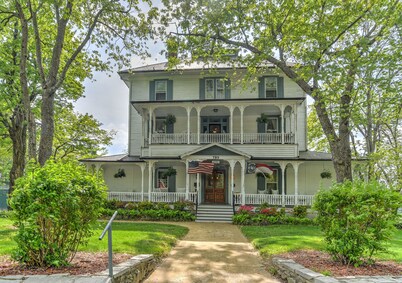 1898 Waverly Inn