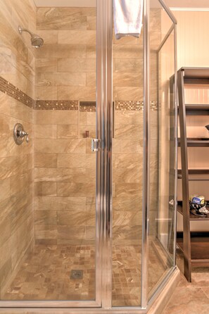 Standard Room, 1 Queen Bed | Bathroom shower - 1898 Waverly Inn (Hendersonville)