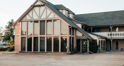 Victorian Inn & Suites