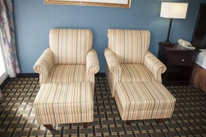 Premium bedding, desk, iron/ironing board, free WiFi