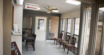 Victorian Inn & Suites