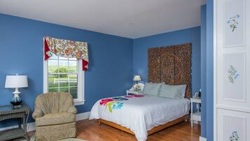 Quarto clássico, 1 cama Queen (with Sitting Porch) (SOMERSET) | 1 quarto, Wi-Fi de cortesia, roupa de cama, despertadores