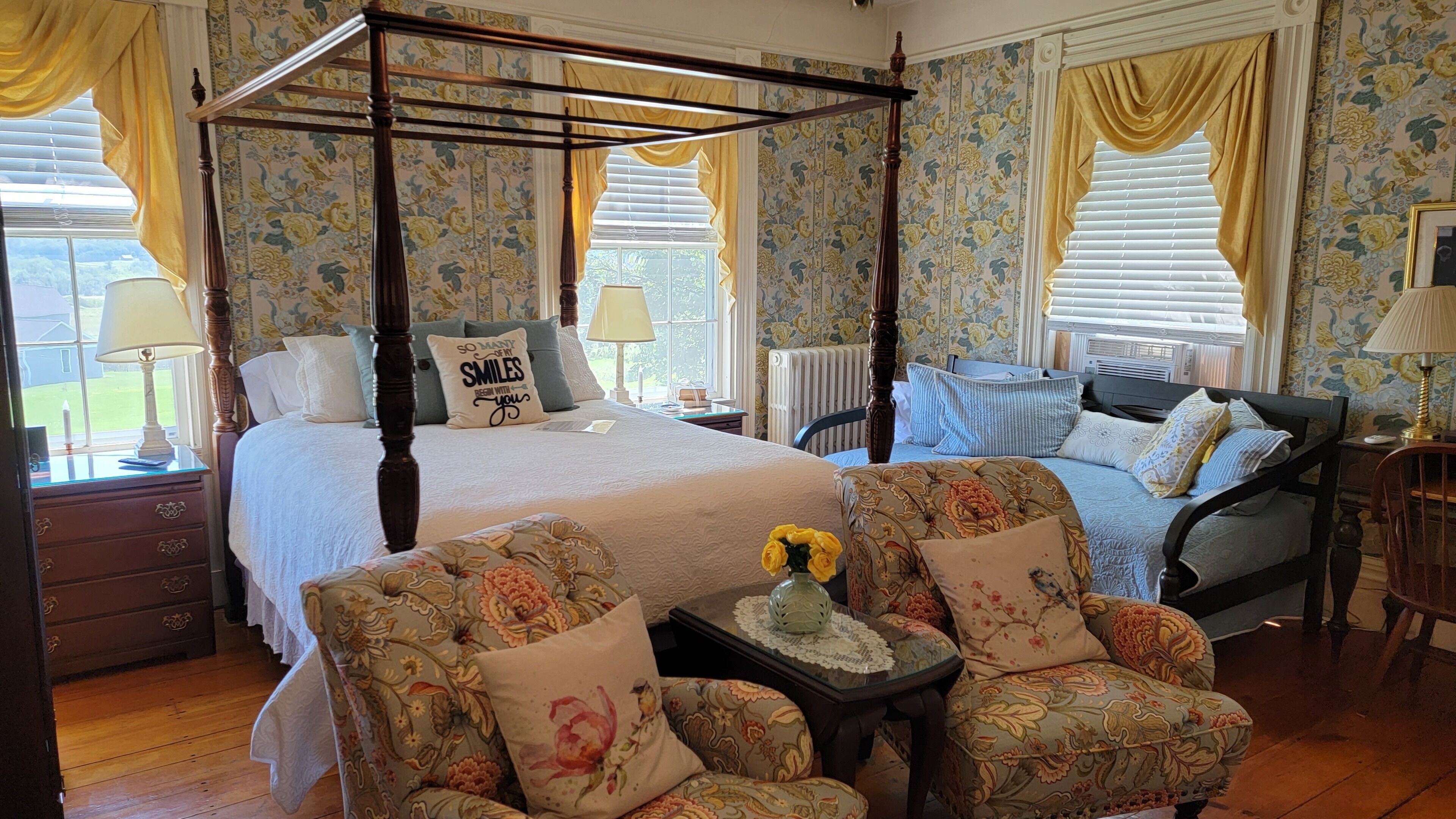 Classic Room, Multiple Beds (EMPIRE) | WiFi (free), alarm clocks, bed sheets