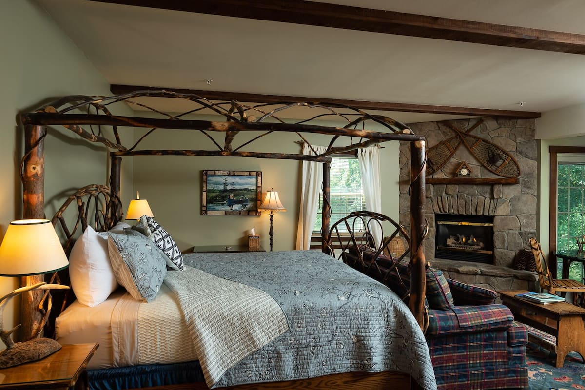 Chambre Luxe, 1 très grand lit, patio (ADIRONDACK)