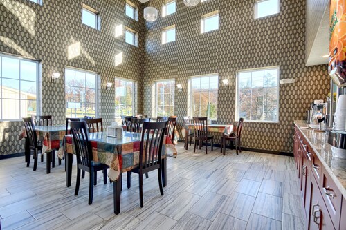 Rodeway Inn & Suites Ithaca South