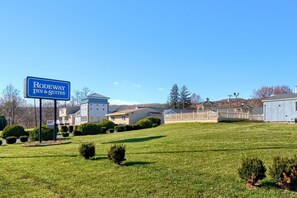 Exterior - Rodeway Inn & Suites Ithaca South (Ithaca)