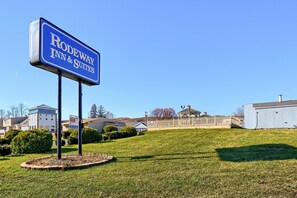 Exterior - Rodeway Inn & Suites Ithaca South (Ithaca)