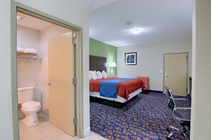 Deluxe Room, 1 Katil Raja (King), Non Smoking | Peti besi dalam bilik, meja, seterika/papan seterika 