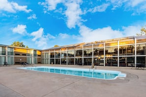 Seasonal outdoor pool - Quality Inn & Suites Canon City (Canon City)
