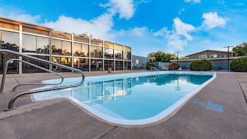 Piscina externa sazonal