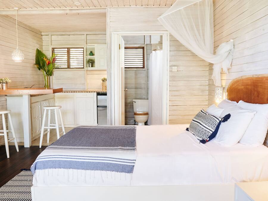 Studio, 1 Queen Bed (Main House) | Ropa de cama de alta calidad y artículos del minibar gratis