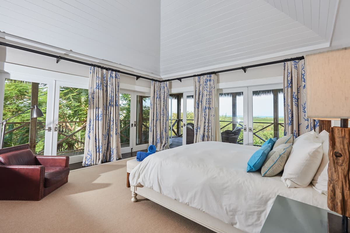 1 bedroom, Egyptian cotton sheets, premium bedding, Select Comfort beds