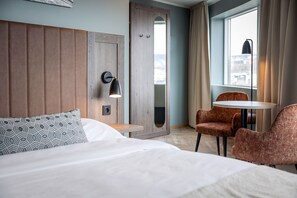 Premium bedding, memory-foam beds, laptop workspace - Anker Hotel (Oslo)