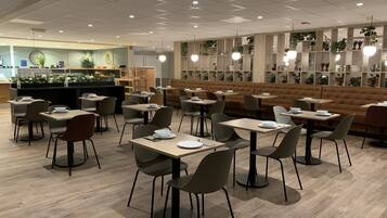 Daily buffet breakfast (NOK 255 per person)