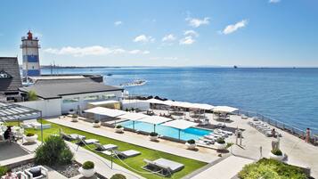 Habitación de diseñador con 2 camas individuales | Vista desde la habitación