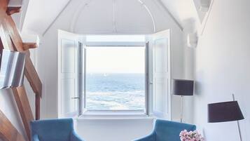 Kamar Double, pemandangan laut | Seprai premium, minibar, brankas, dan didekorasi berbeda-beda