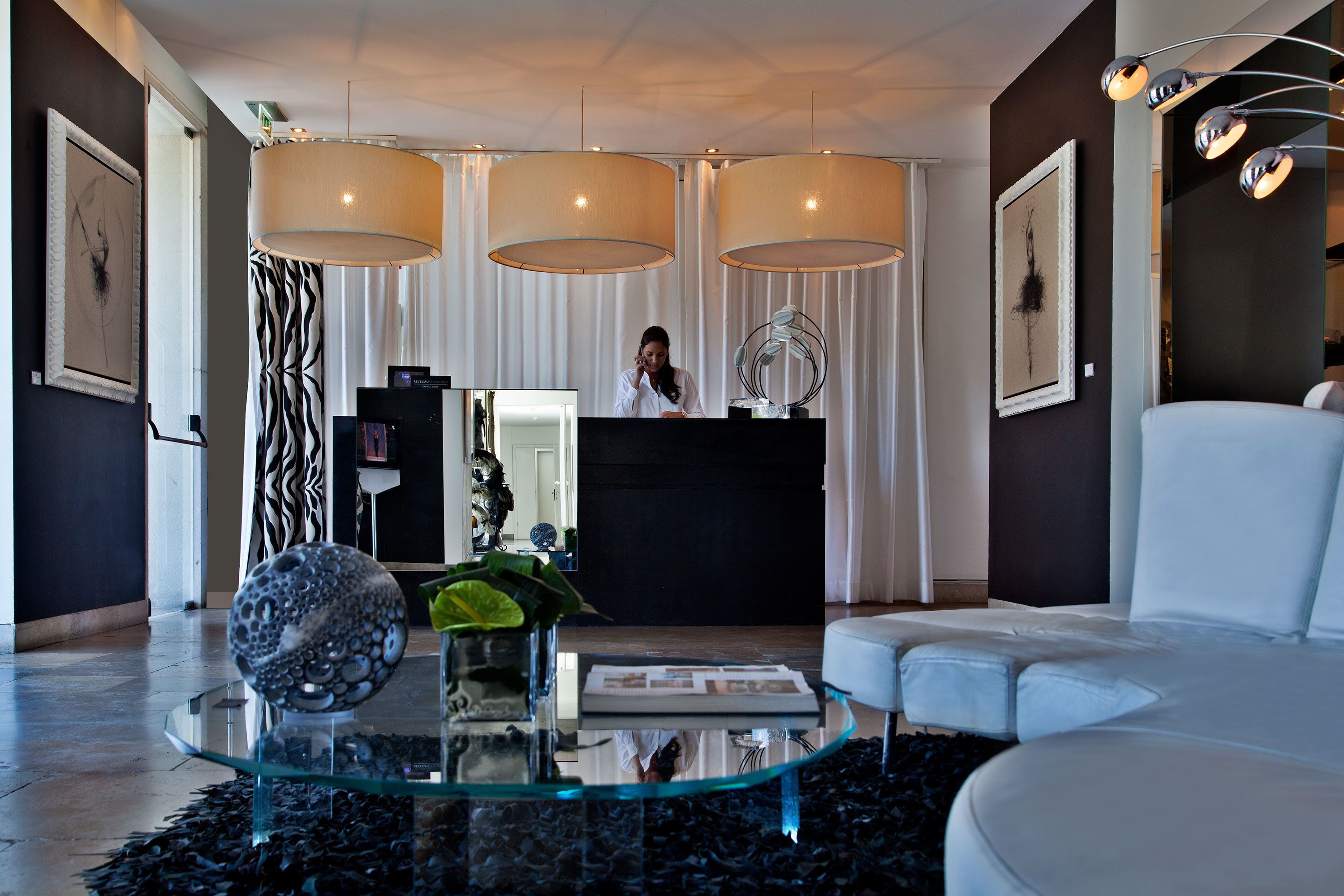 poolside views, serves lunch, dinner and happy hour