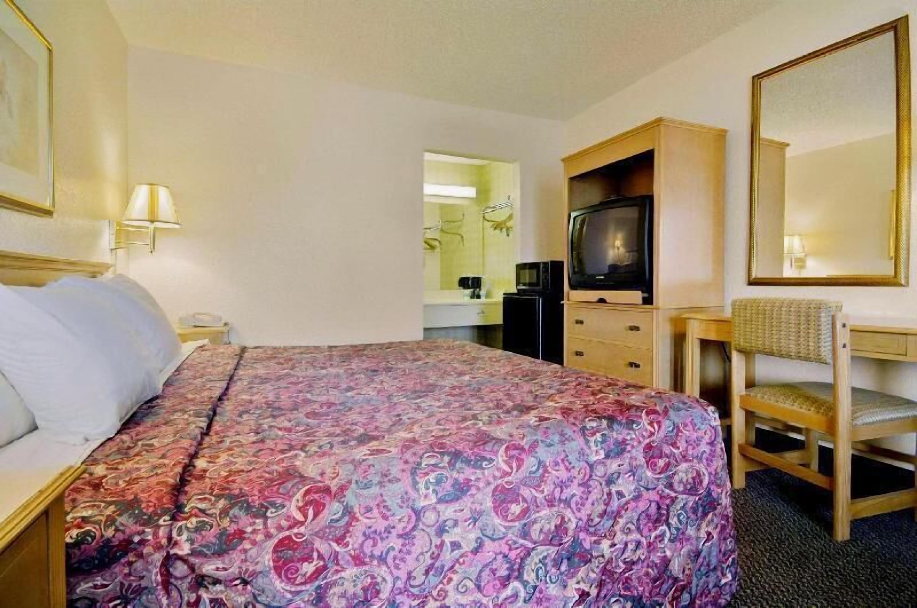 Schreibtisch, schallisolierte Zimmer, Bügeleisen/Bügelbrett