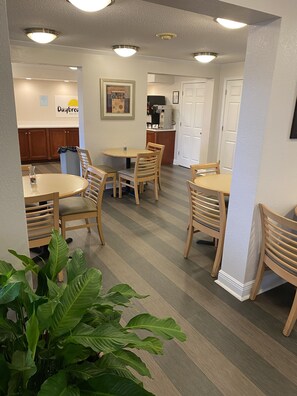 Free daily continental breakfast