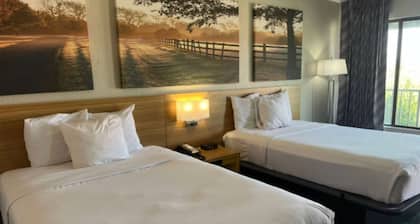 Days Inn & Suites by Wyndham Mobile