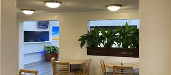 Days Inn & Suites by Wyndham Mobile