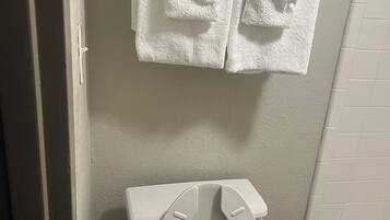 Chambre Double, 2 lits doubles | Salle de bain