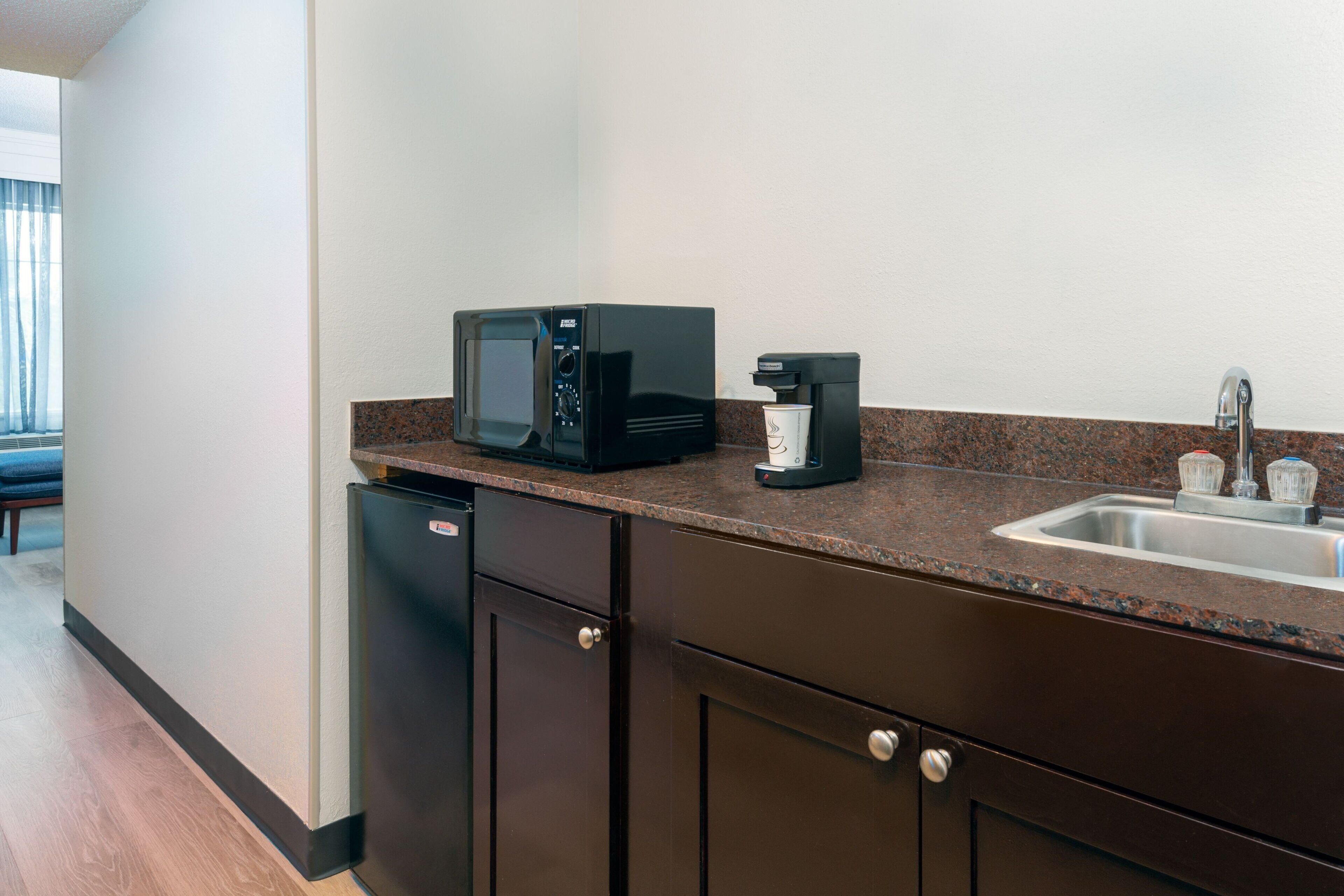 1 bedroom, premium bedding, pillow-top beds, desk