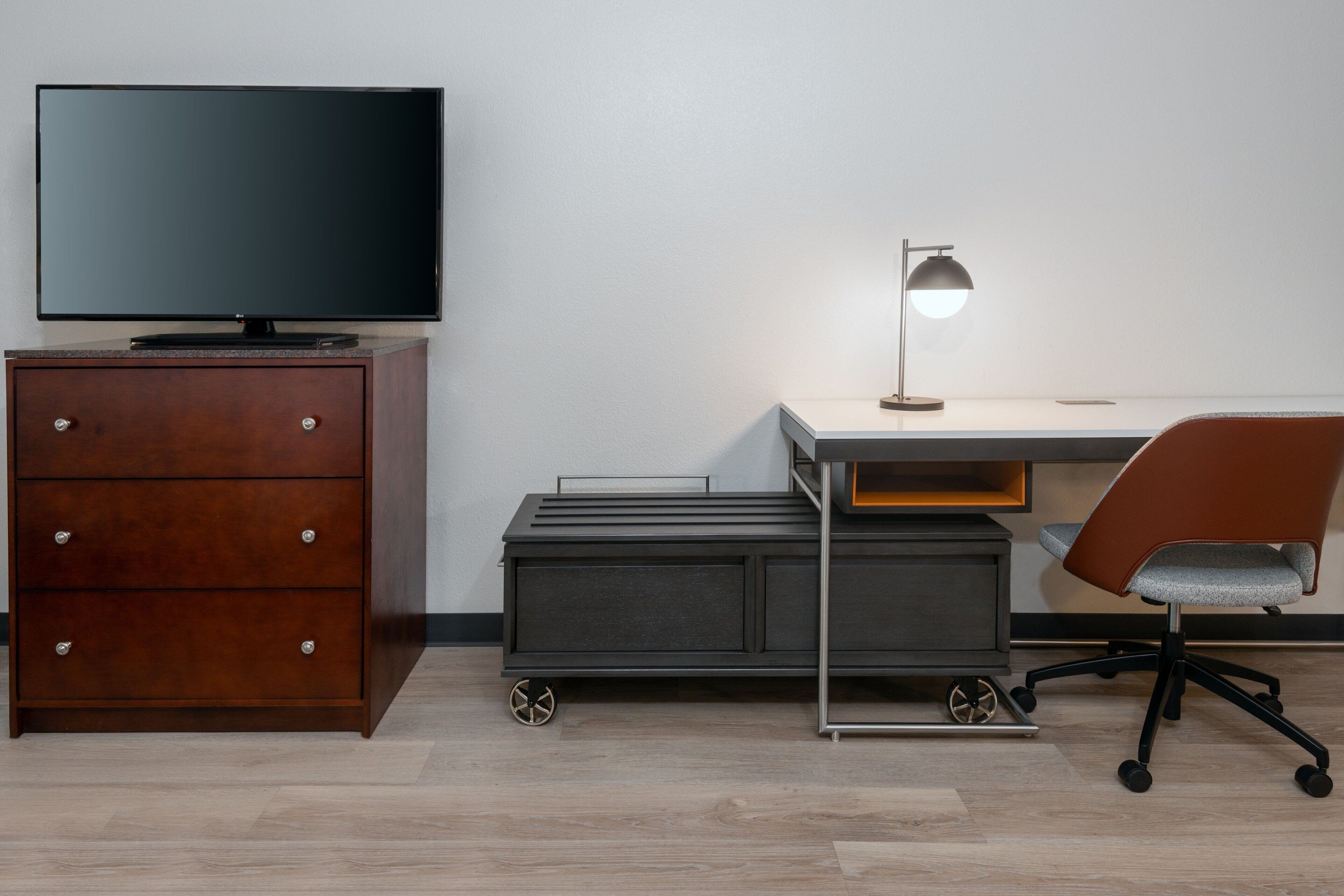 1 bedroom, premium bedding, pillow-top beds, desk