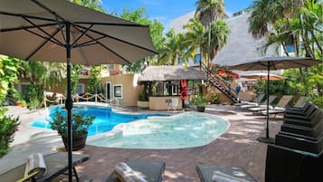 Outdoor pool, pool loungers