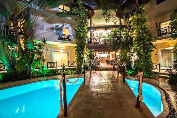 Outdoor pool, sun loungers