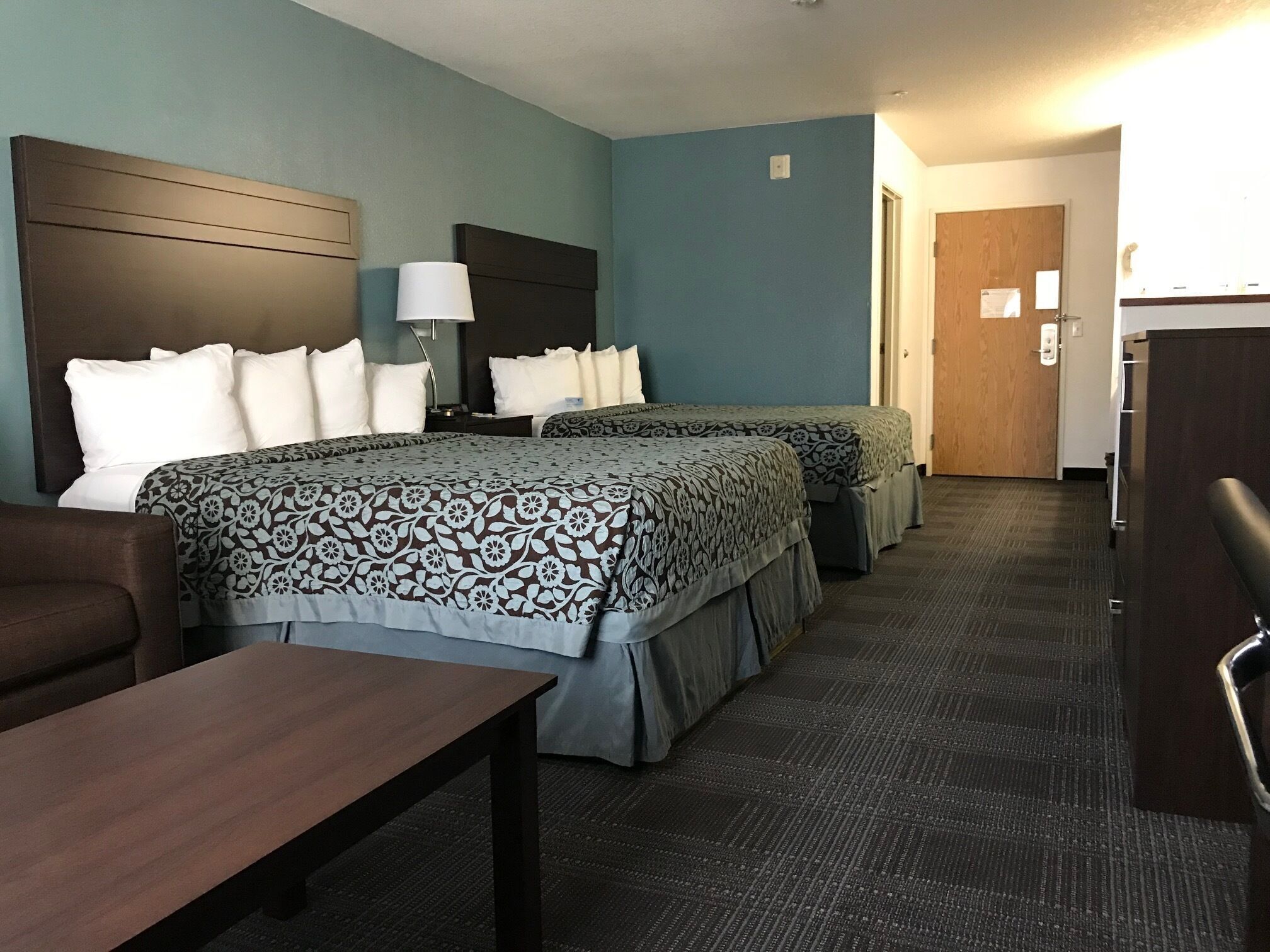 In-room safe, desk, WiFi, bed sheets