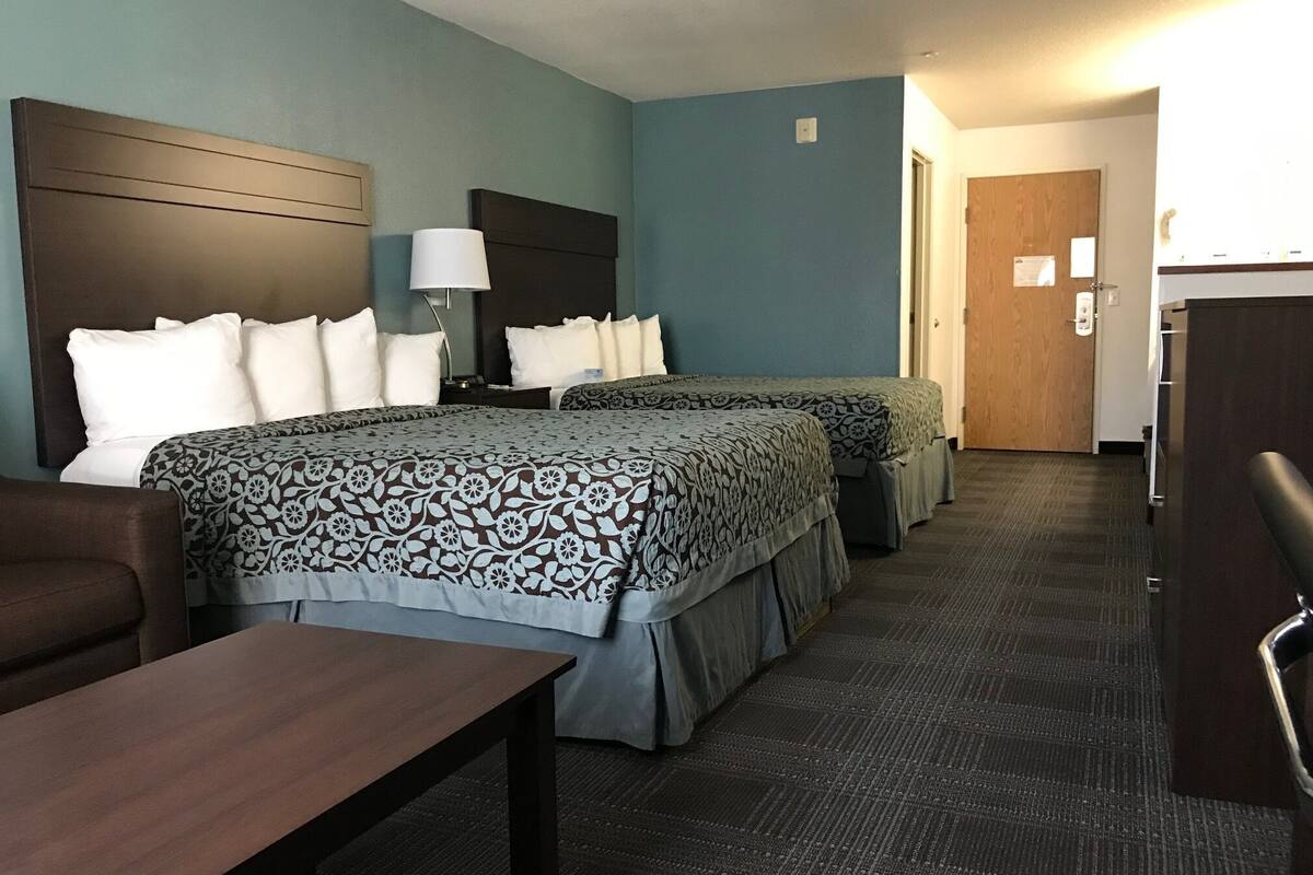 In-room safe, desk, WiFi, bed sheets