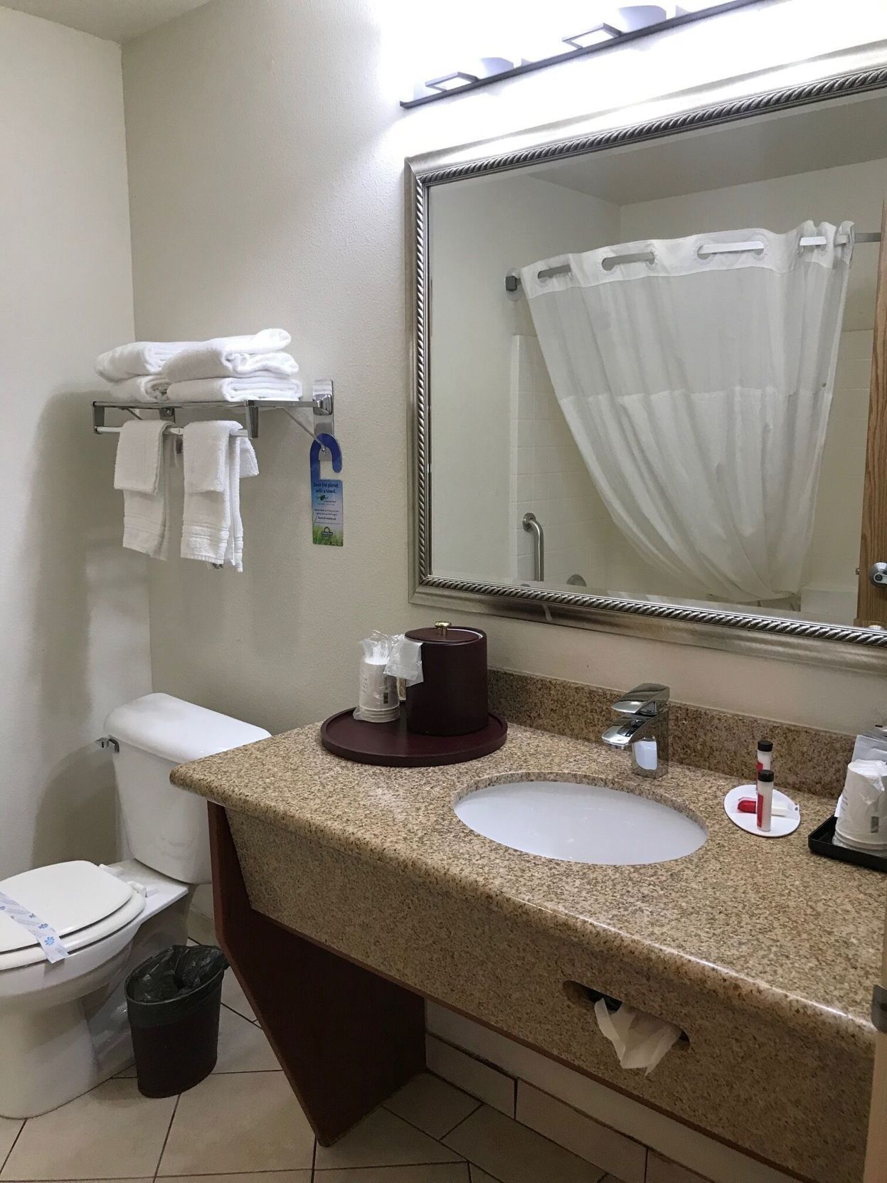 Combined shower/tub, hair dryer, towels