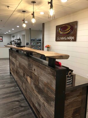 Reception - Econo Lodge Lakeview (Marquette)