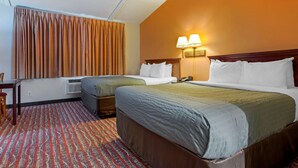 A hotel room with two beds, a desk, and a chair. - Econo Lodge Lakeview (Marquette)