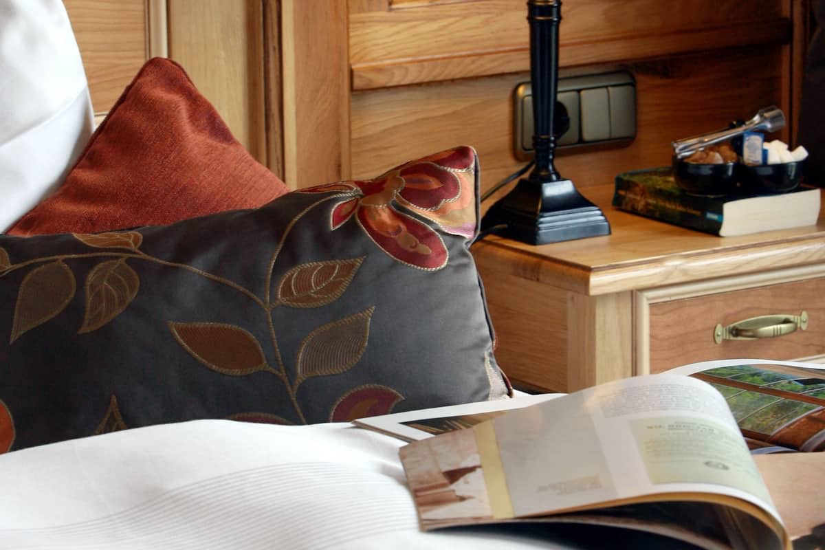 1 bedroom, premium bedding, down duvets, minibar