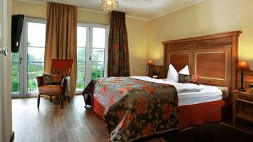 Hochwertige Bettwaren, Daunenbettdecken, Minibar, Zimmersafe