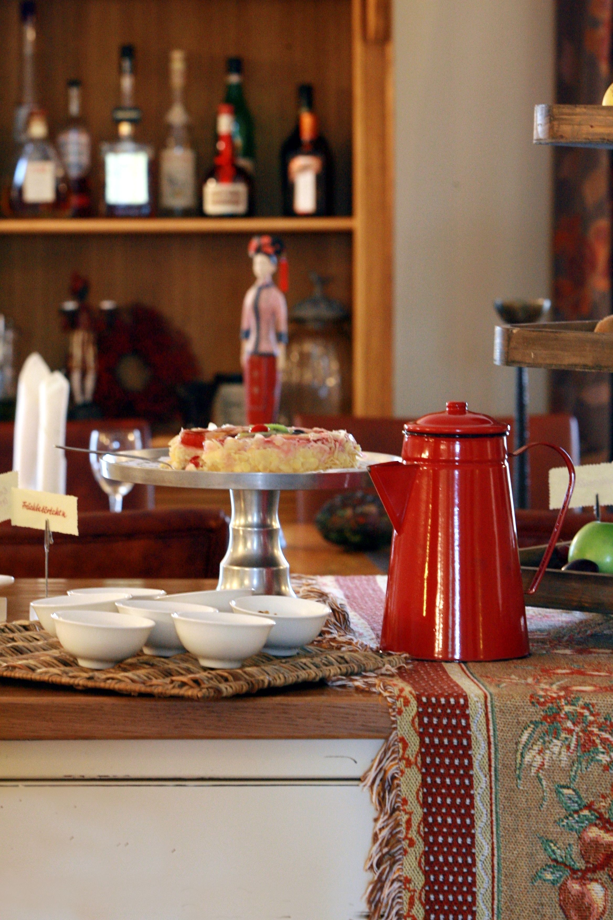 free buffet breakfast