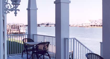 Hampton Inn & Suites Chincoteague Waterfront