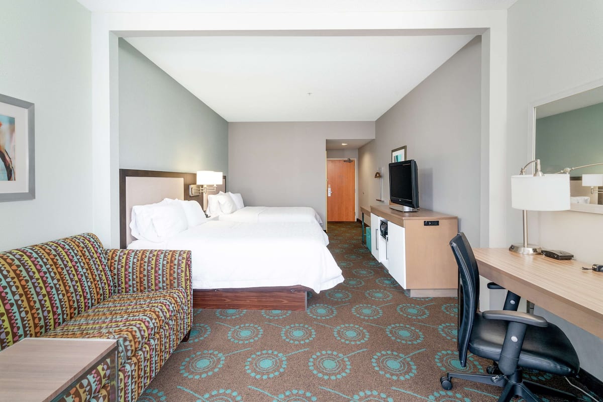 In-room safe, desk, iron/ironing board, free WiFi