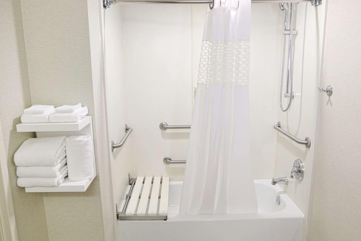 room, 1 king bed, accessible, bathtub (mobility & hearing) | bathroom | free toiletries, hair dryer, towels