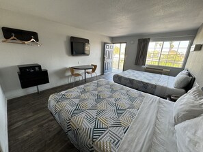 Free WiFi, bed sheets, wheelchair access - Motel 6 Delano, CA (Delano)