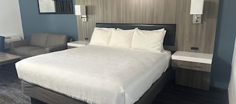 Oyster Bay Inn & Suites
