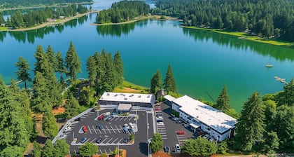 Oyster Bay Inn & Suites