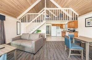 Captains Quarters | Blackout drapes, iron/ironing board, WiFi, bed sheets - Oyster Bay Inn & Suites (Bremerton)