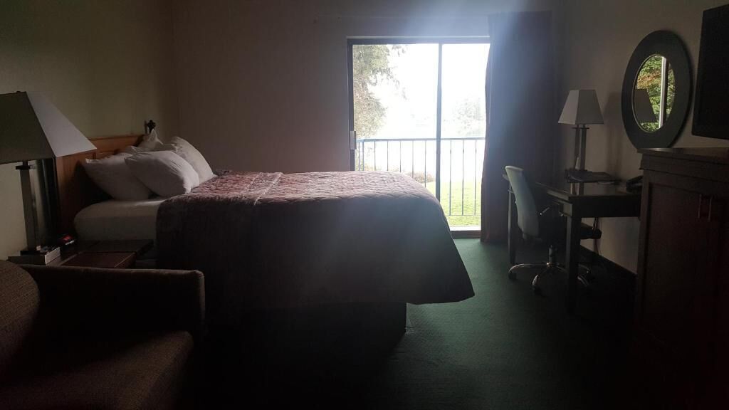 Photo - Oyster Bay Inn & Suites