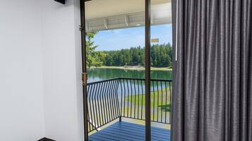 Kamar Standar, 1 Tempat Tidur King dengan tempat tidur Sofa, pemandangan pelabuhan | Teras/patio