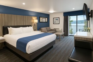 Standard Room, 1 King Bed, Refrigerator & Microwave, Bay View - Oyster Bay Inn & Suites (Bremerton)